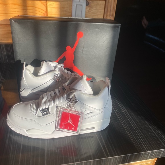 Jordan 4 Pure Money